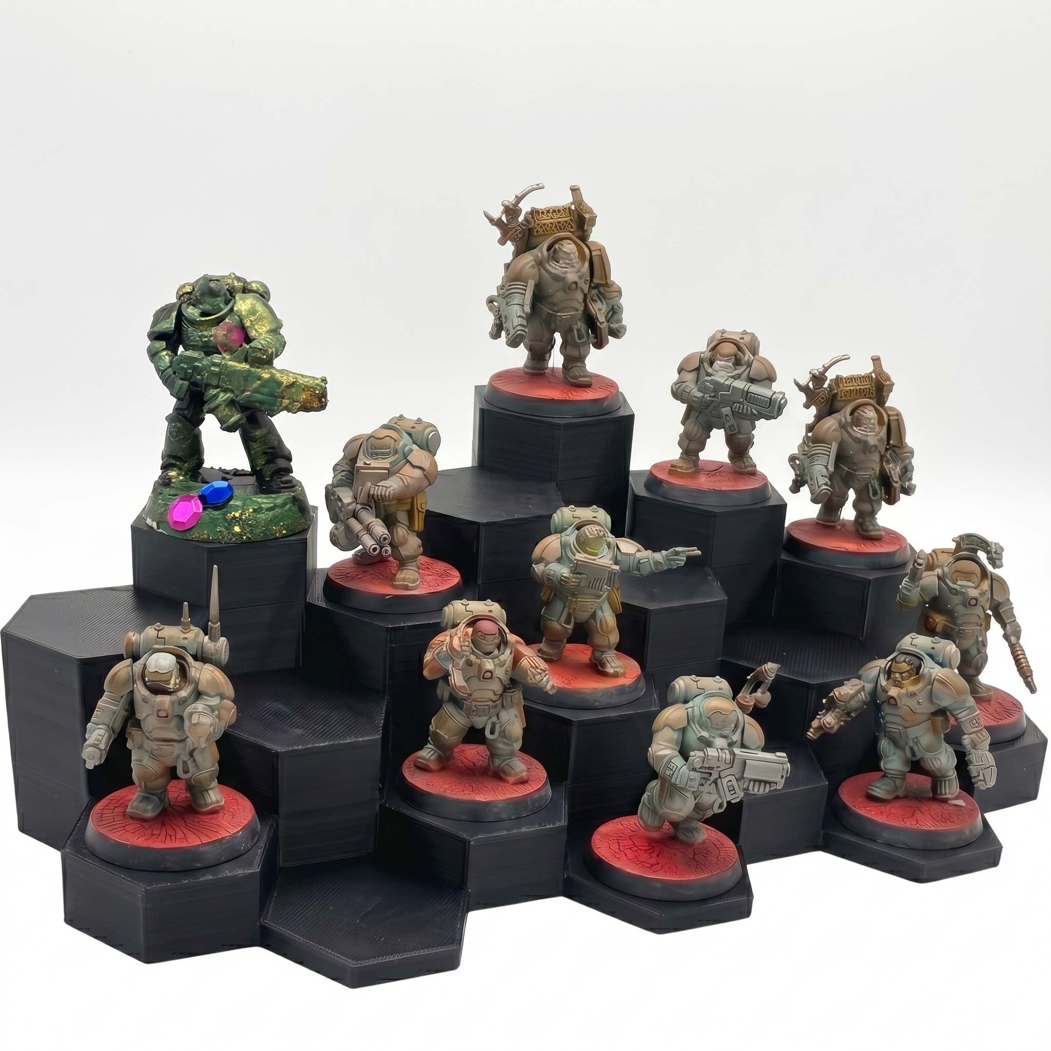Comparison of foam trays, magnetic cases and modular display stands for miniatures