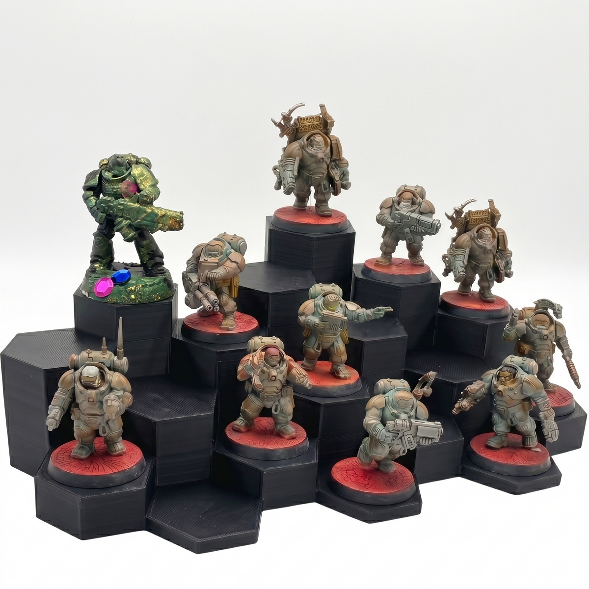 Comparison of foam trays, magnetic cases and modular display stands for miniatures
