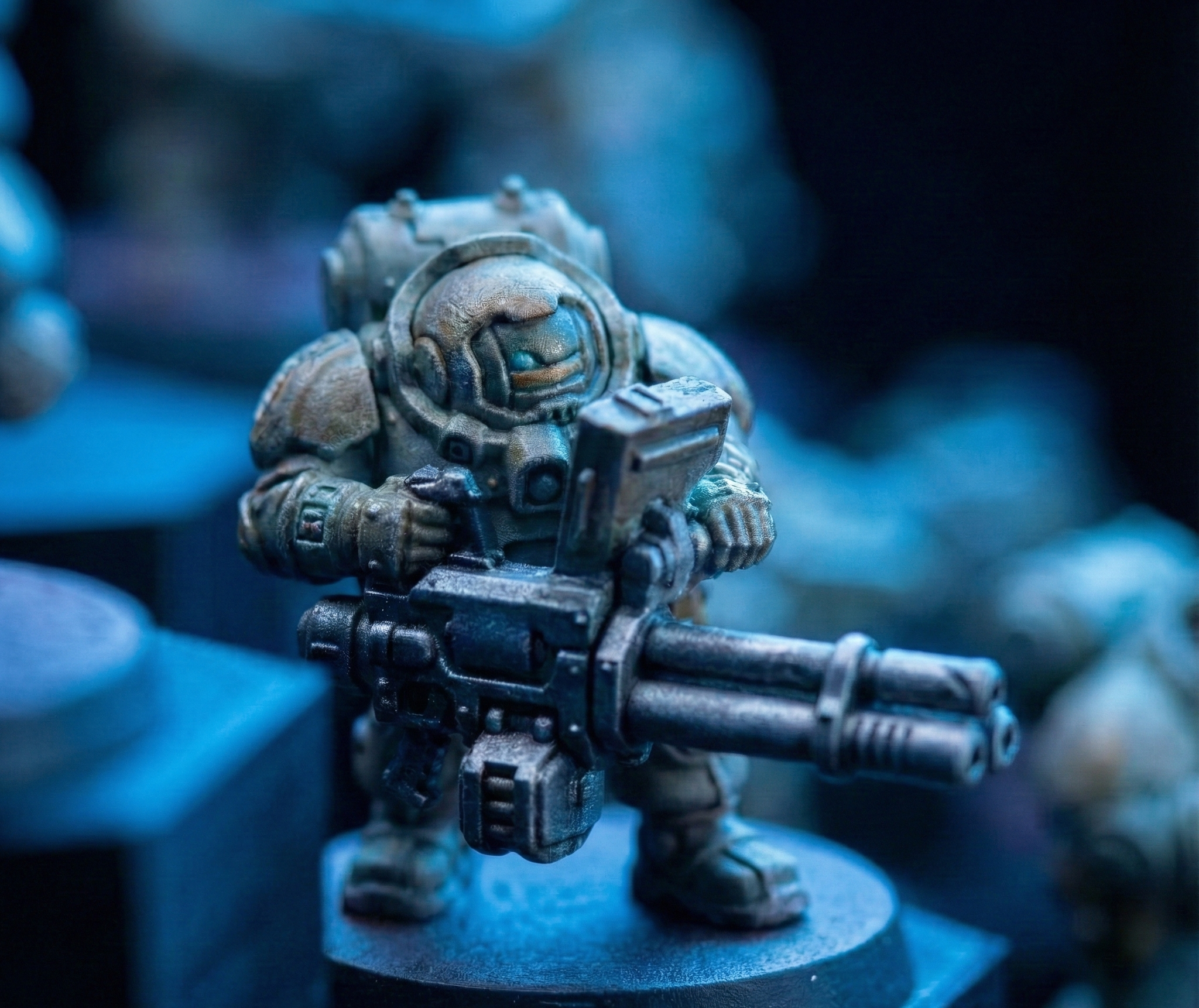 WarSplay XL - Heavy vehicle display stand to organise large wargaming models in a glass case