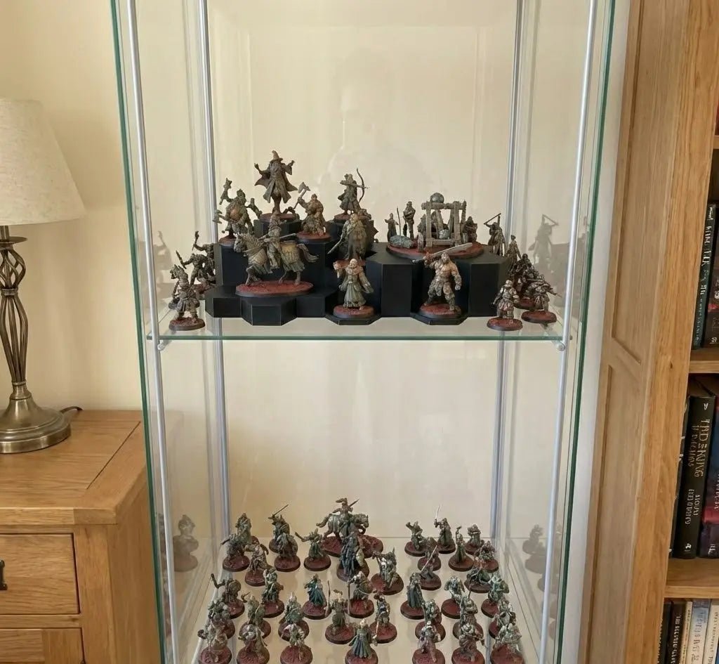 UK-made WarSplay Hero display stand for 26-80mm round bases
